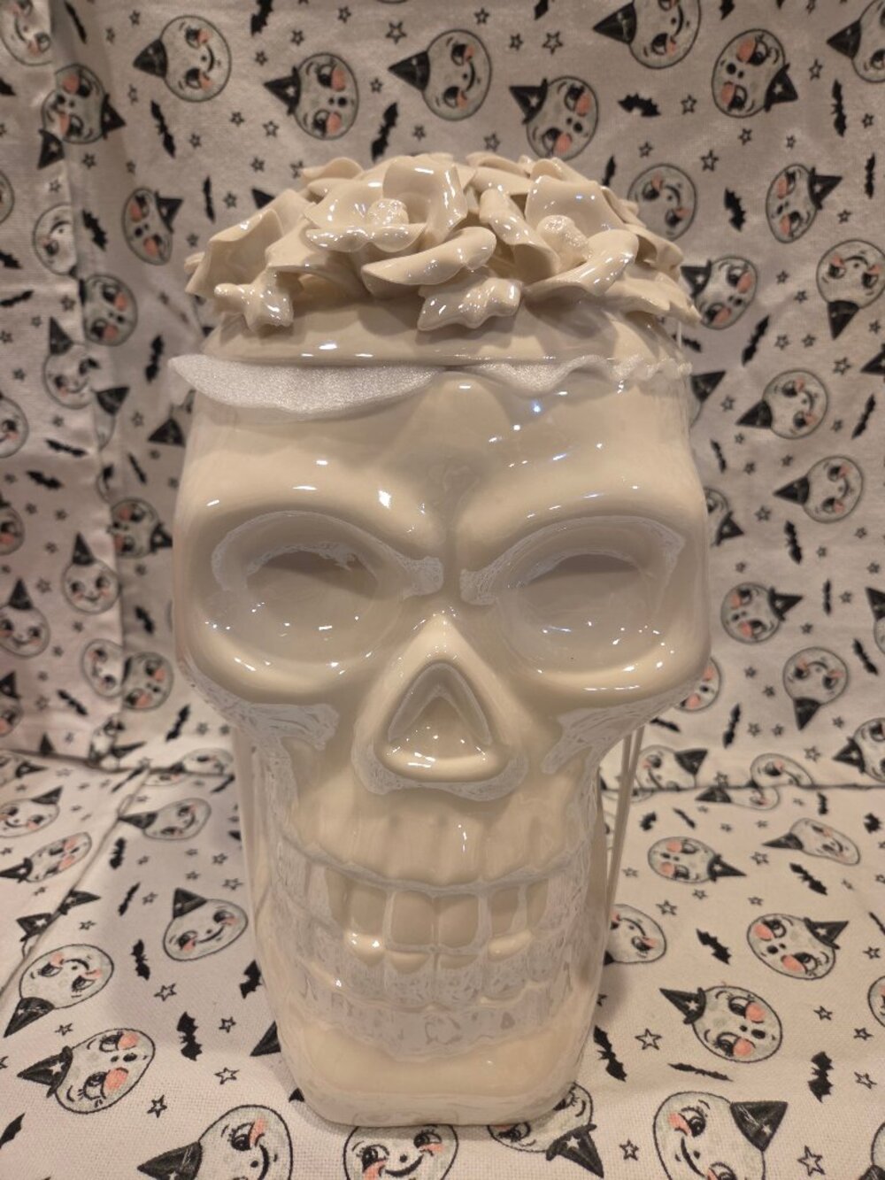 Spooky Hollow Skull Cookie Jar - Pearlescent Finish - Brand new with Tags!